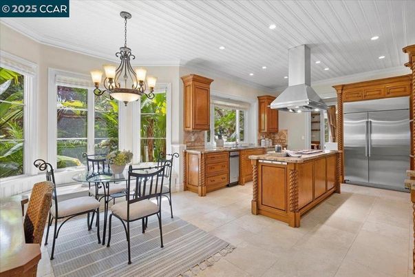 Chandelier, Dining room, Interior, Kitchen, Pendant Lights, Recessed Lighting, Stainless Steel Appliances