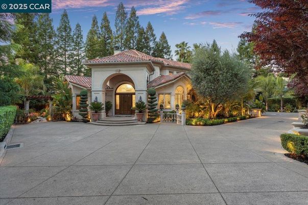 Backyard, Exterior, Facade, Mediterranean