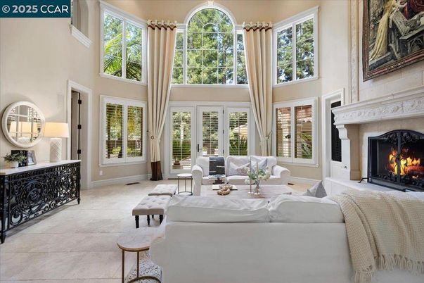 Fireplace, Interior, Living room