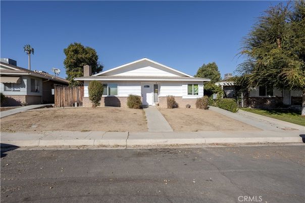 Exterior, Facade, Ranch