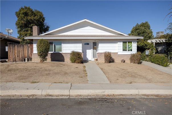 Exterior, Facade, Ranch