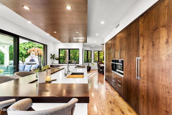 Dining room, Interior, Kitchen, Pendant Lights, Recessed Lighting, Stainless Steel Appliances, Wooden Ceilings, Wood Texture Flooring