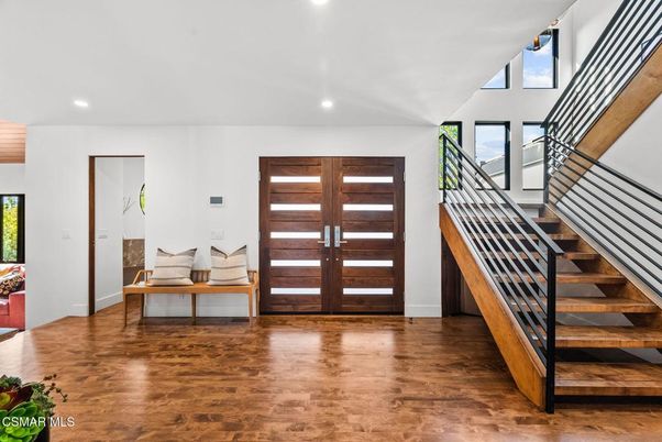Interior, Recessed Lighting, Wood Texture Flooring