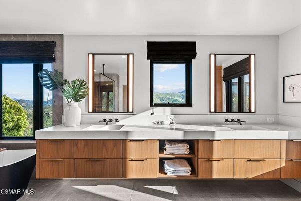 Bathroom, Dual Sink Vanities, Interior