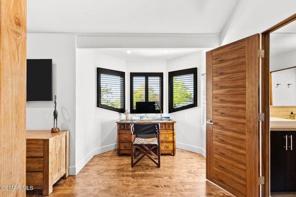 Home Office, Interior, Recessed Lighting, Wood Texture Flooring