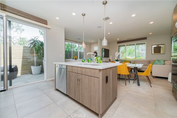 Dining room, Interior, Kitchen, Pendant Lights, Recessed Lighting, Stainless Steel Appliances