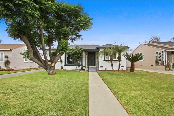 Backyard, Exterior, Facade, Ranch