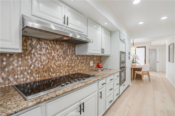 Dining room, Interior, Kitchen, Pendant Lights, Recessed Lighting, Wood Texture Flooring