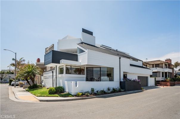 Attached, Exterior, Facade, Modern