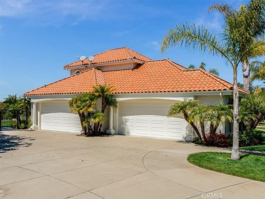 Attached, Exterior, Facade, Mediterranean
