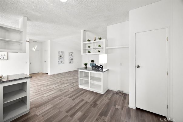 Interior, Pendant Lights, Wood Texture Flooring