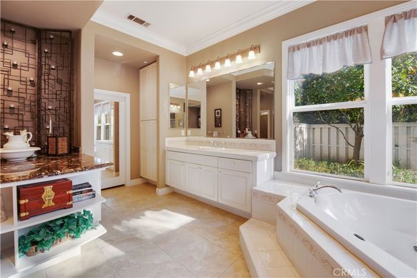 Bathroom, Dual Sink Vanities, Interior, Recessed Lighting