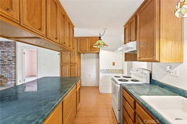 Interior, Kitchen, Pendant Lights, Wood Texture Flooring