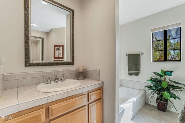 Bathroom, Interior, Recessed Lighting, Tile Countertops