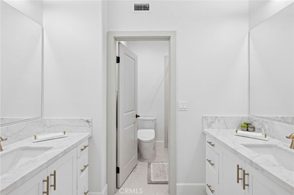 Bathroom, Dual Sink Vanities, Interior