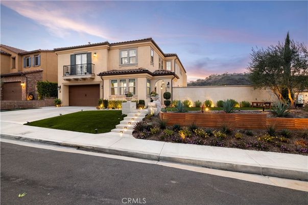Attached, Exterior, Facade, Mediterranean