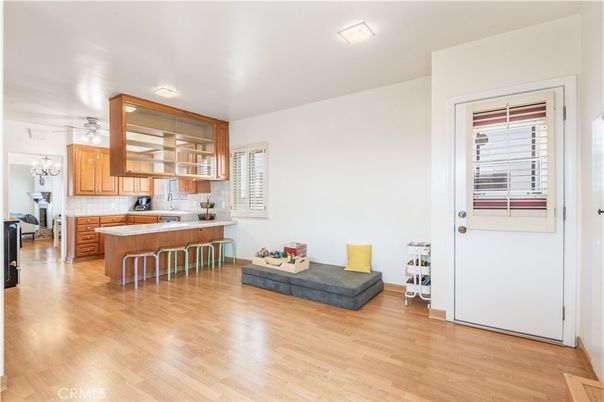 Chandelier, Interior, Kitchen, Wood Texture Flooring
