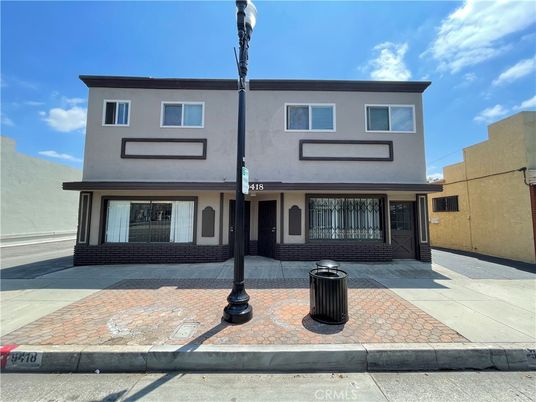 Exterior, Facade, Rowhouse