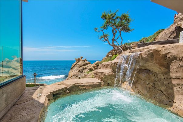 Exterior, Hot Tub, Pool, Water