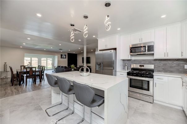Dining room, Interior, Kitchen, Pendant Lights, Recessed Lighting, Stainless Steel Appliances