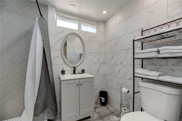 Bathroom, Interior, Marble Walls, Recessed Lighting
