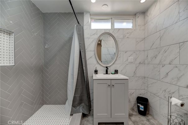 Bathroom, Interior, Marble Walls, Recessed Lighting