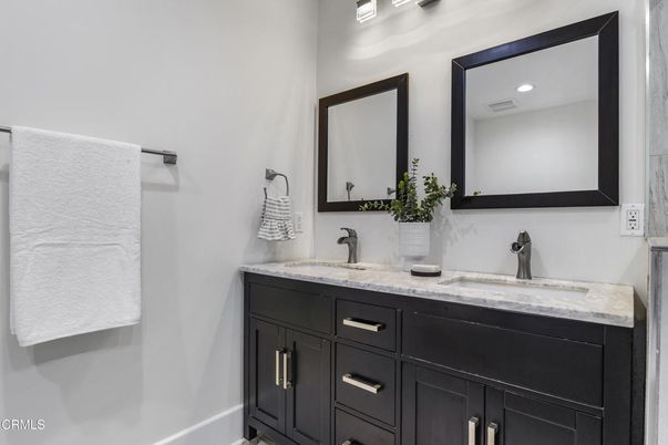 Bathroom, Dual Sink Vanities, Interior, Recessed Lighting