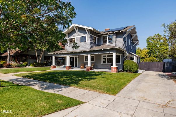 Exterior, Facade, Solar Panels, American Craftsman