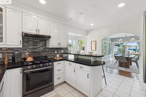 Chandelier, Dining room, Interior, Kitchen, Recessed Lighting, Stainless Steel Appliances, Wood Texture Flooring
