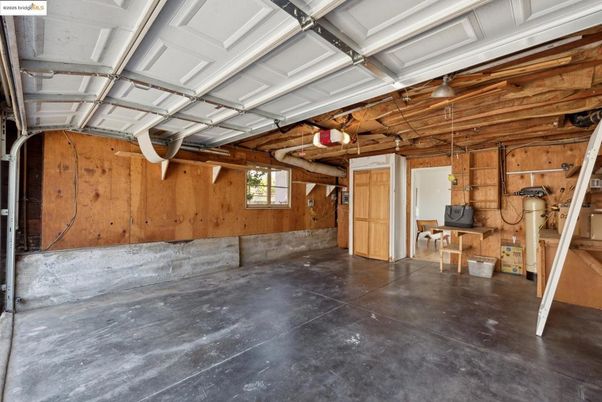 Garage, Interior, Wooden Walls