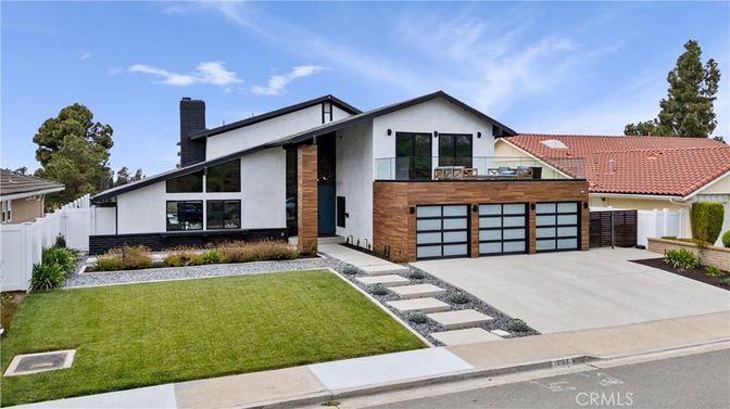 Attached, Exterior, Facade, Modern