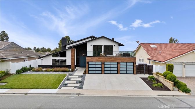 Attached, Exterior, Facade, Modern
