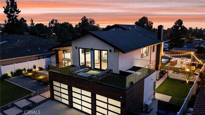 Attached, Exterior, Facade, Modern