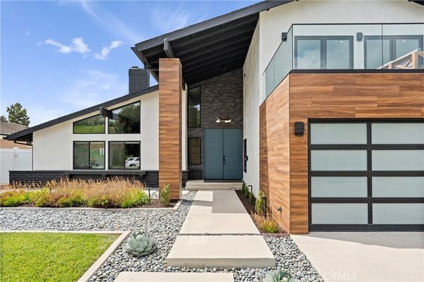 Attached, Exterior, Facade, Modern