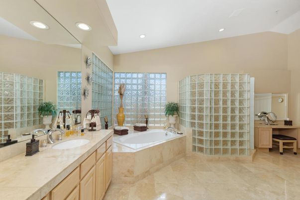 Bathroom, Dual Sink Vanities, Interior, Recessed Lighting