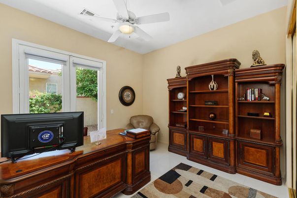 Home Office, Interior