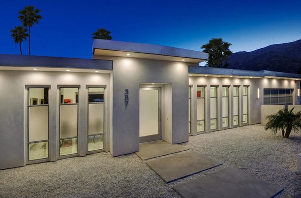 Elevator, Exterior