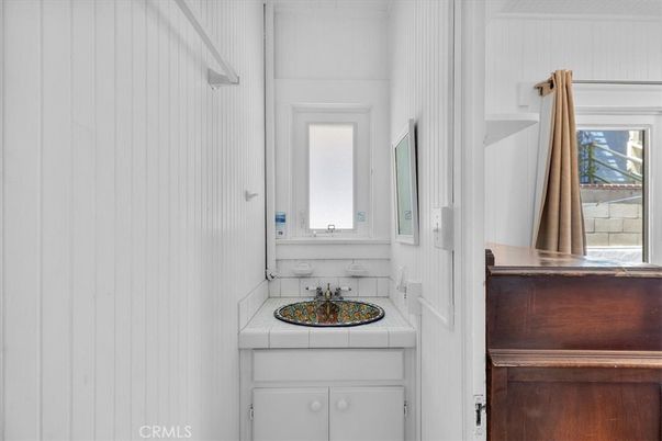 Bathroom, Interior, Tile Countertops