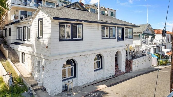 Exterior, Facade, Cape Cod