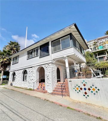 Exterior, Facade, Modern