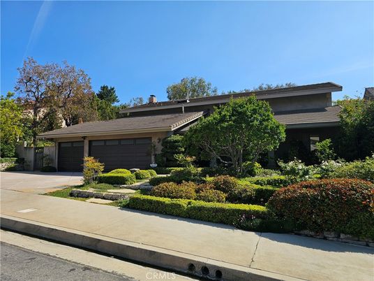 Attached, Exterior, Facade, Modern