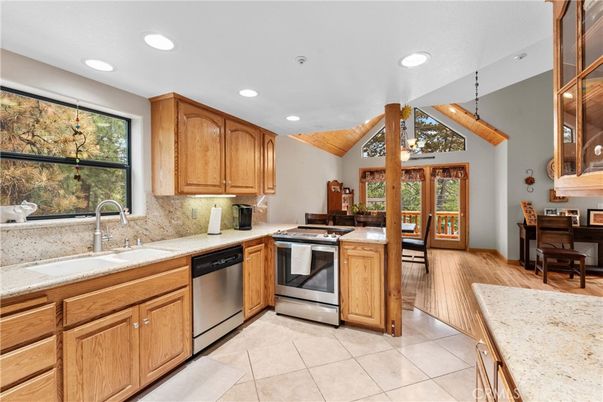 Dining room, Interior, Kitchen, Recessed Lighting, Stainless Steel Appliances, Wood Texture Flooring