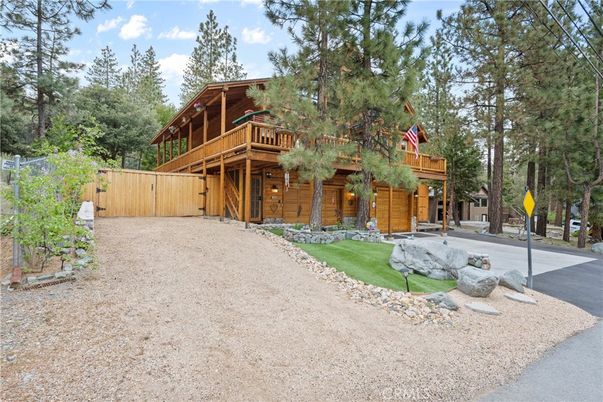 Backyard, Exterior, Facade, Log Home