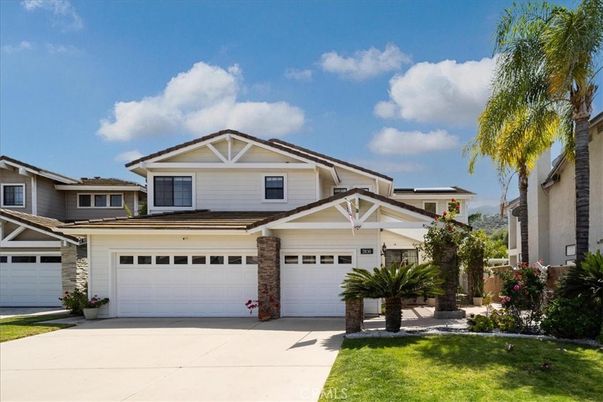 Attached, Exterior, Facade, American Craftsman
