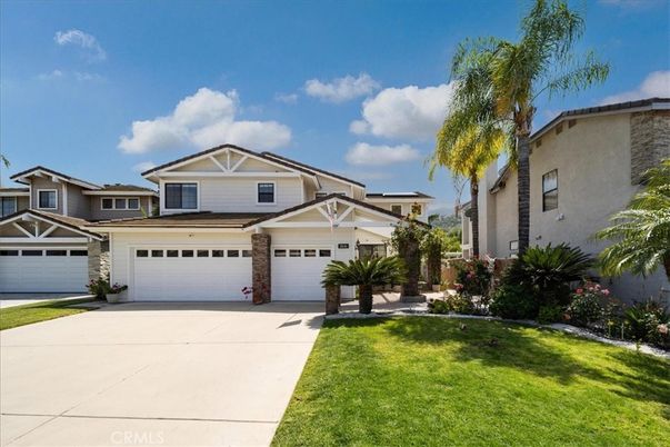 Attached, Exterior, Facade, American Craftsman