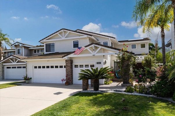 Attached, Exterior, Facade, Solar Panels, American Craftsman