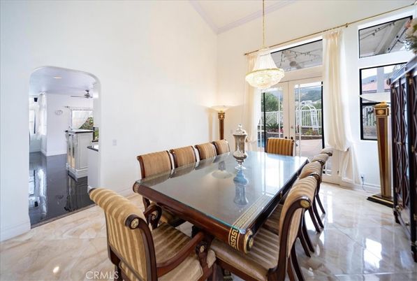 Chandelier, Dining room, Interior