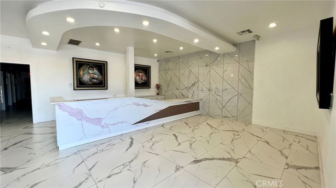 Bathroom, Interior, Marble, Marble Walls, Recessed Lighting