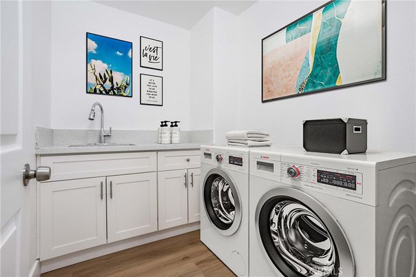 Interior, Washer, Wood Texture Flooring
