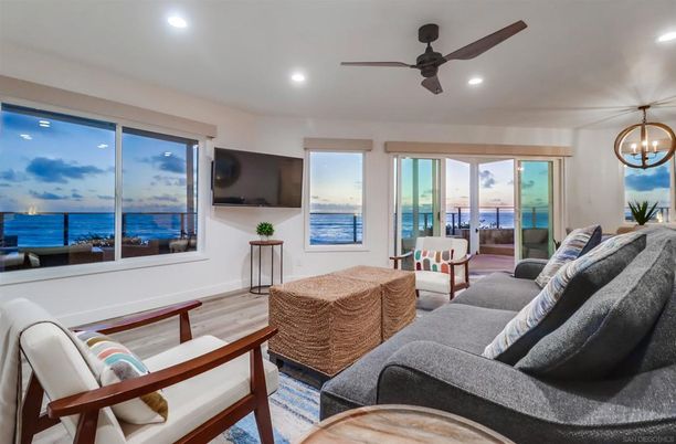 Interior, Living room, Recessed Lighting, Water, Wood Texture Flooring
